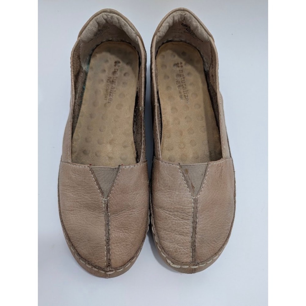Naturalizer Feist Slip On Loafers 8.5M Beige Leather N5 Comfort Flat Shoes